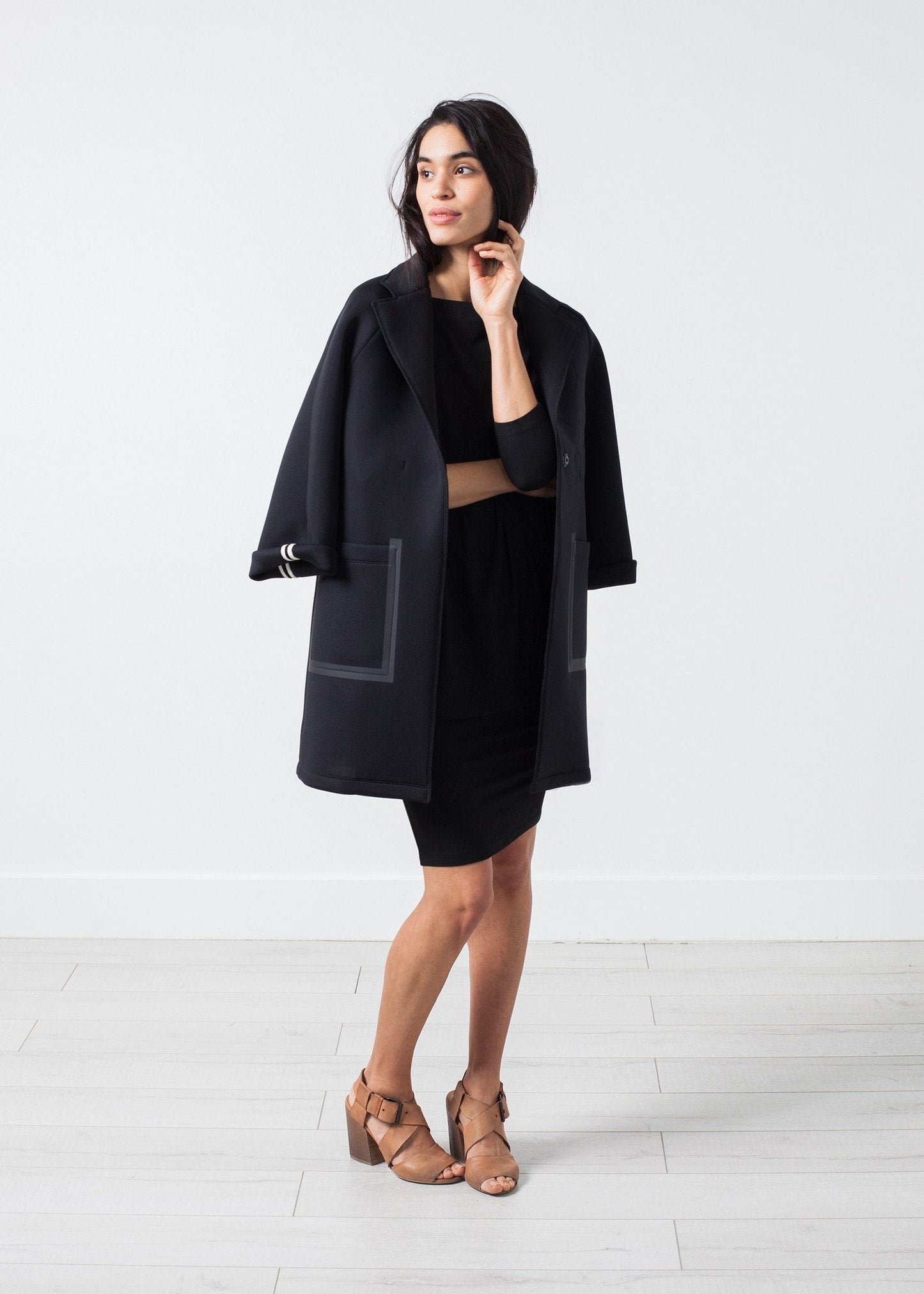 Konisches Kleid mit U-Boot-Ausschnitt