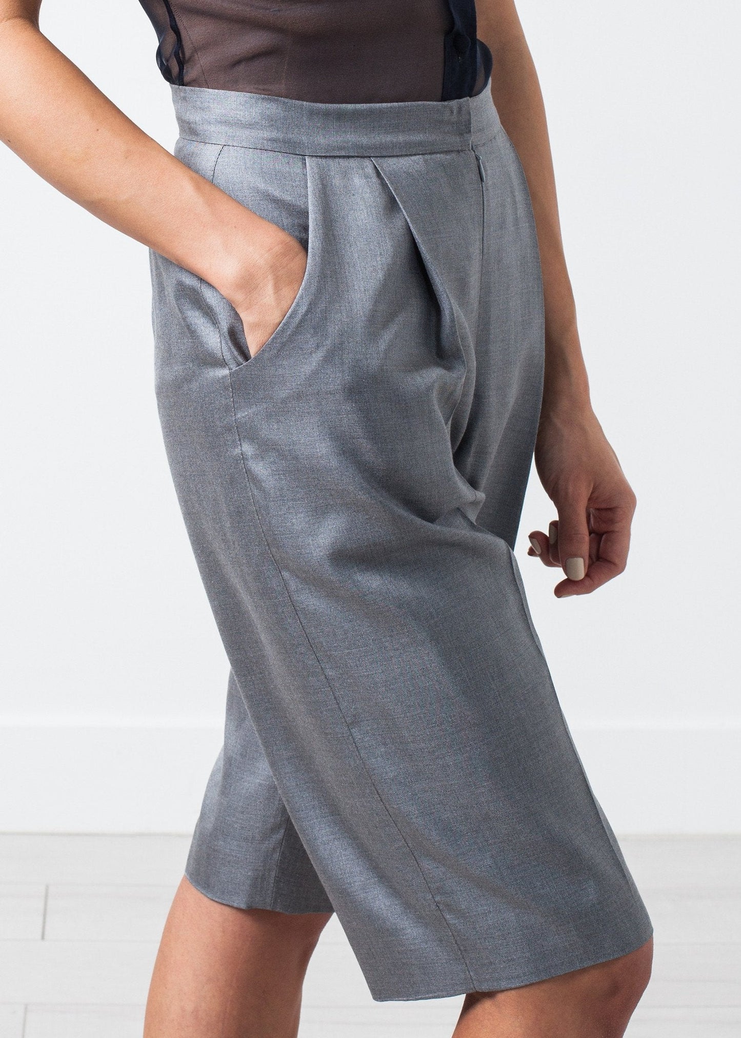Seidenshorts in Grau