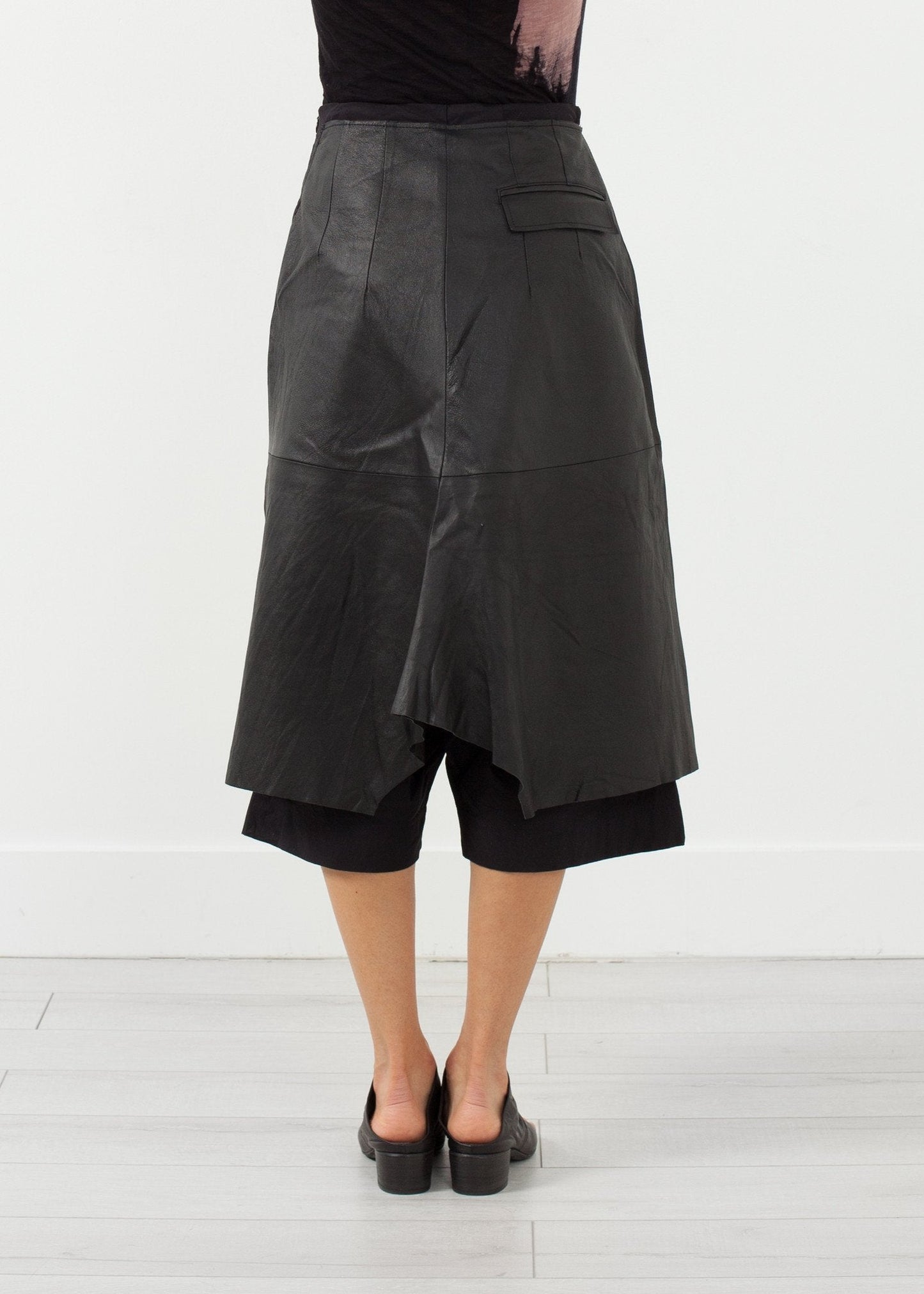 Pantalon en cuir à entrejambe bas