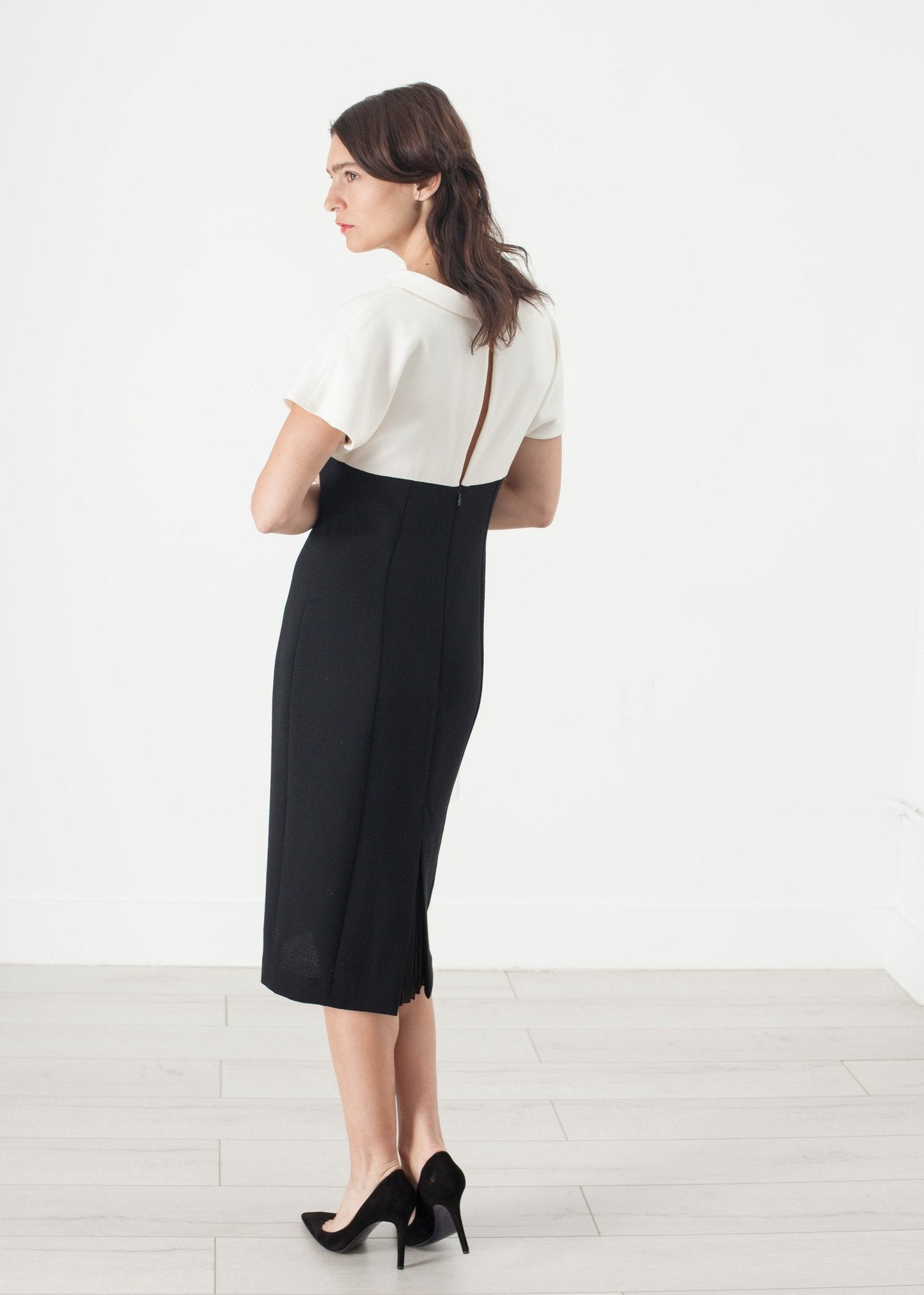 Pearl Fastened Dress i Cream/Svart
