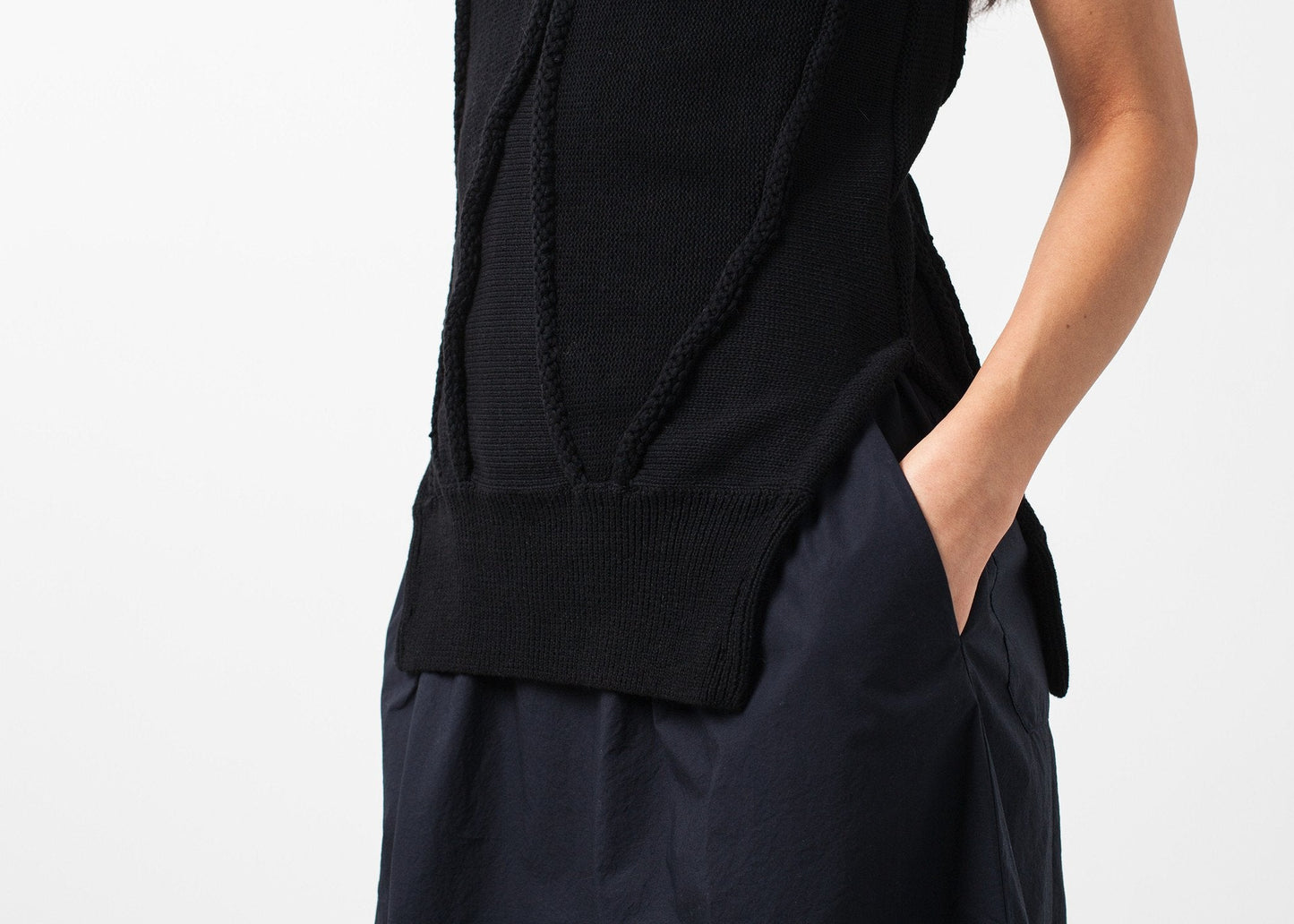 Débardeur en tricot à rayures incurvées