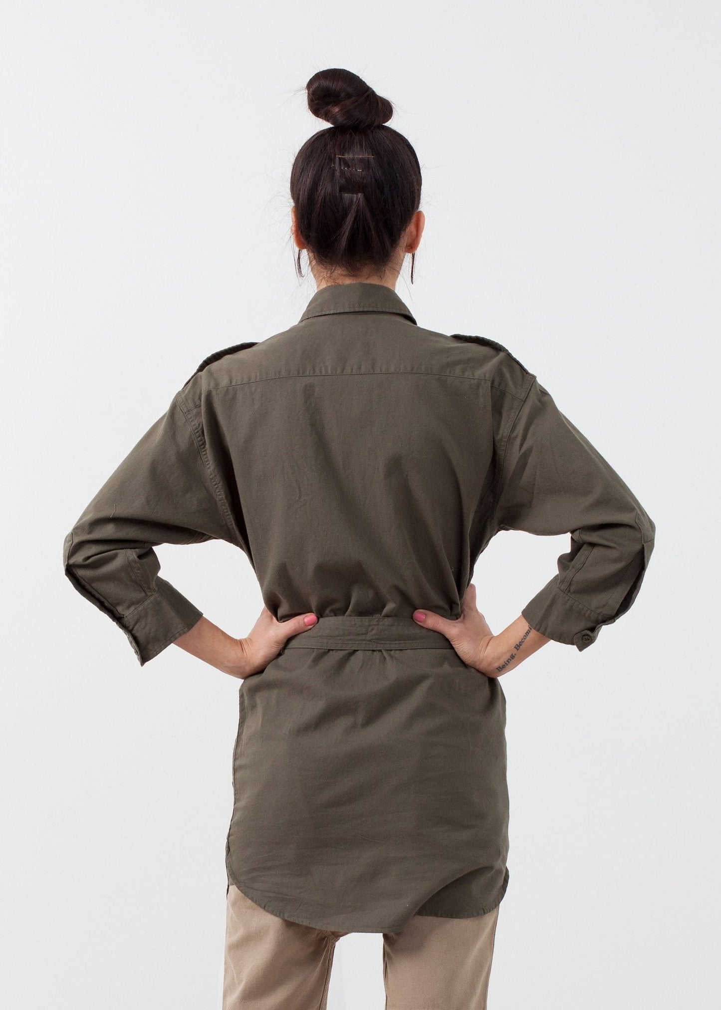 Überschüssiges Kleid mit Gürtel