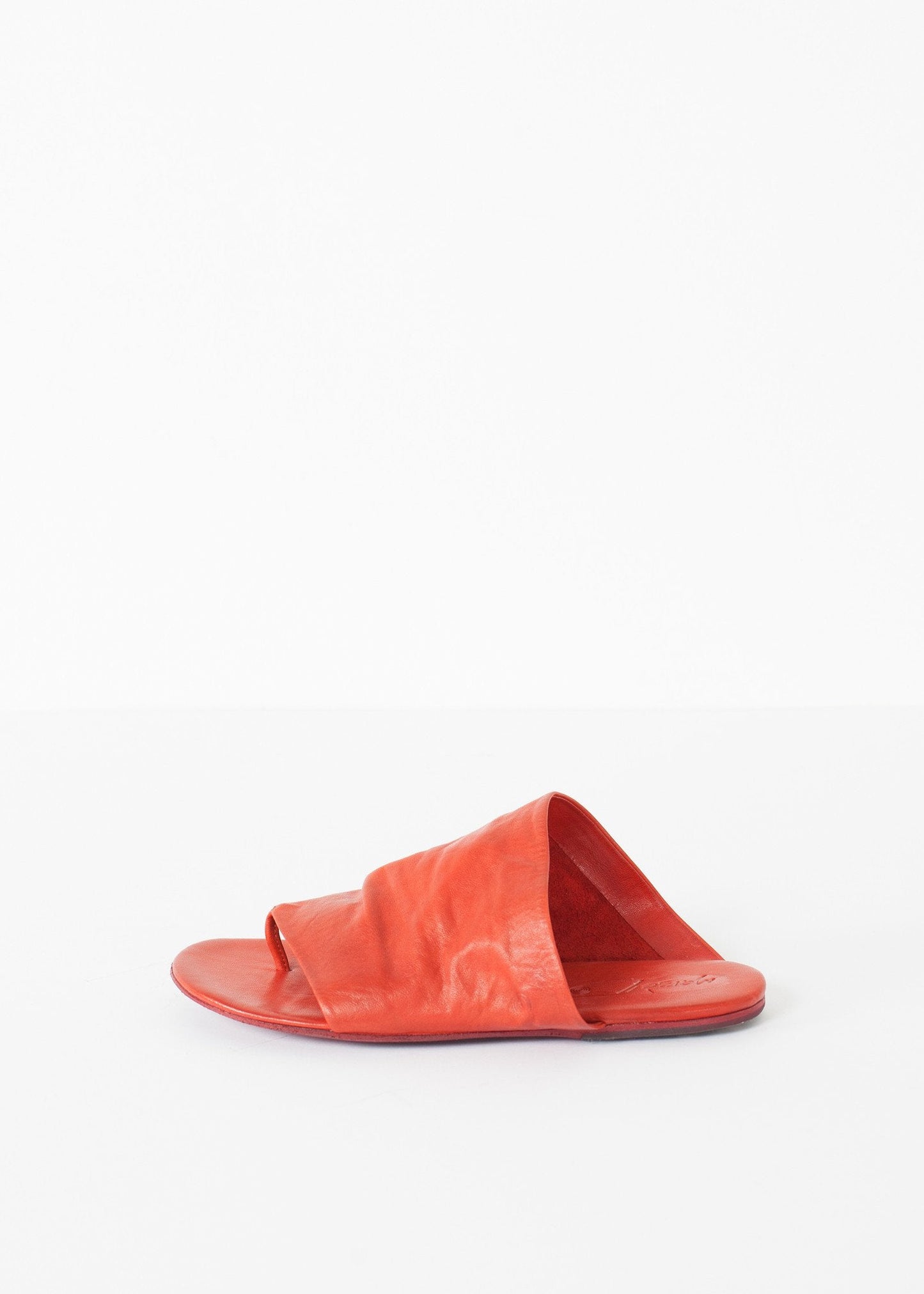 Arsella sandal i rött