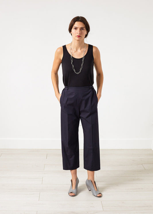 Pantalon court large en bleu marine