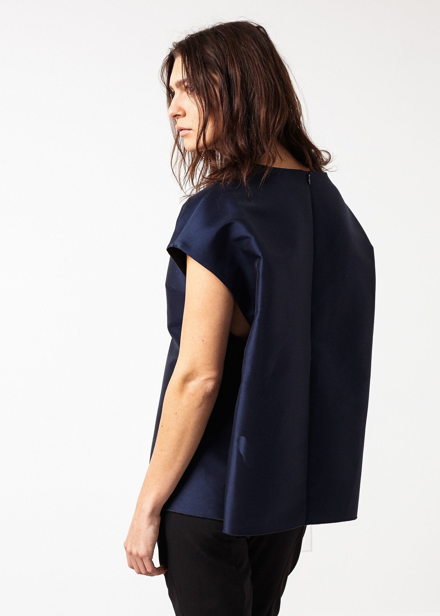 Bluse mit versteckten Ärmeln in Navy