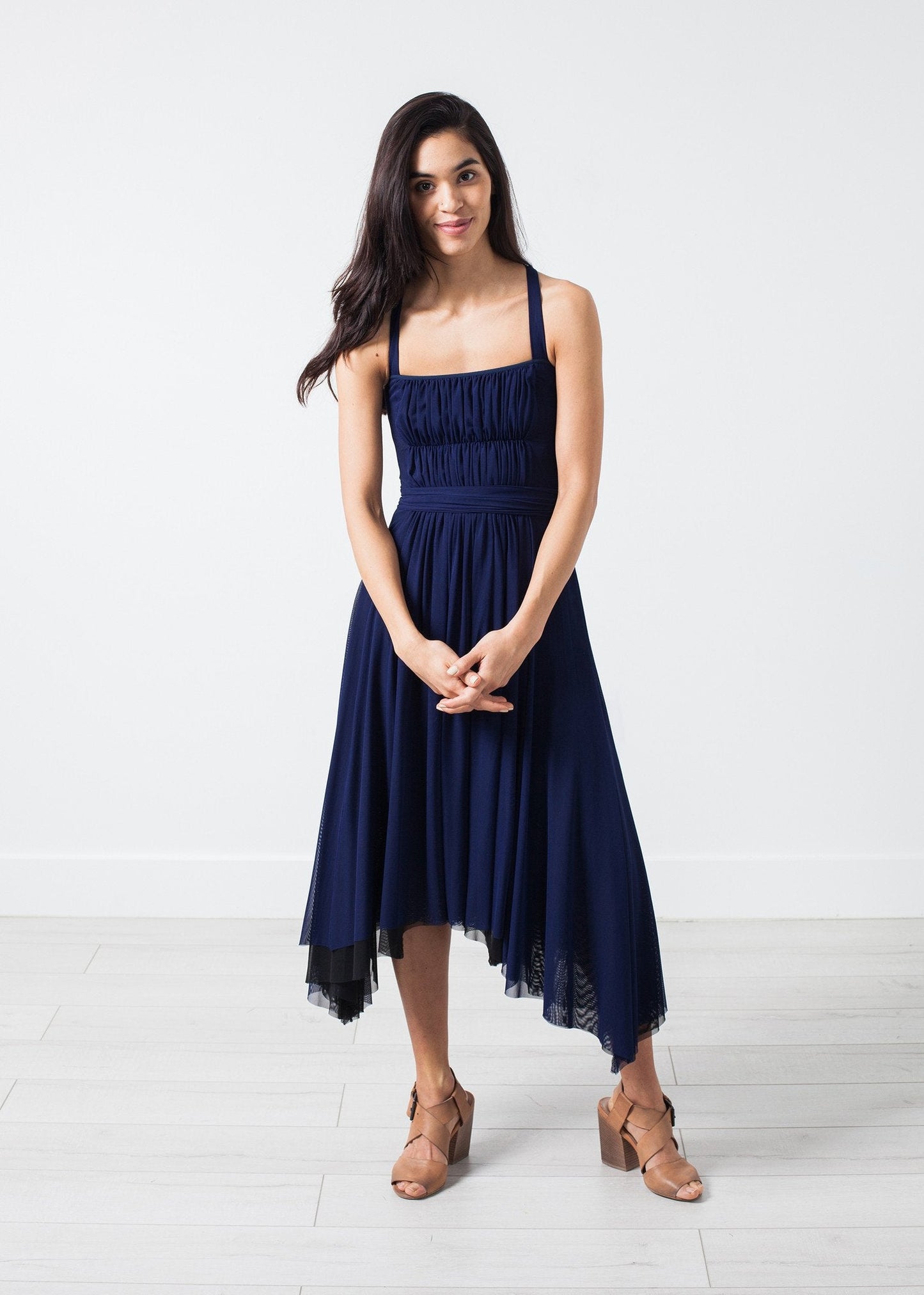 Robe de soirée froncée en bleu marine