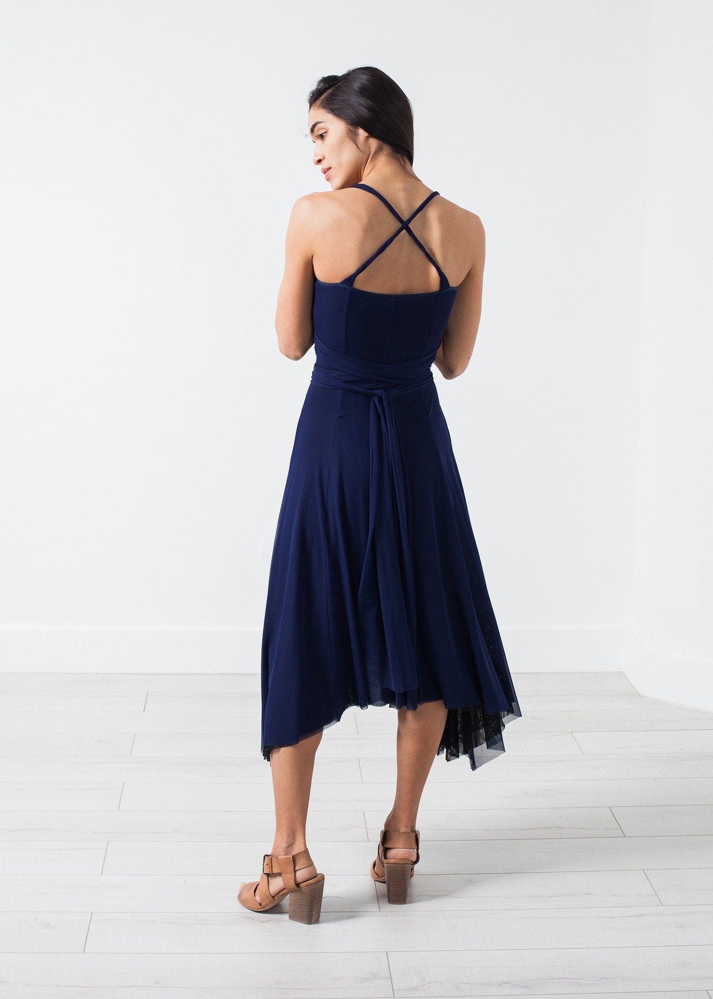 Robe de soirée froncée en bleu marine