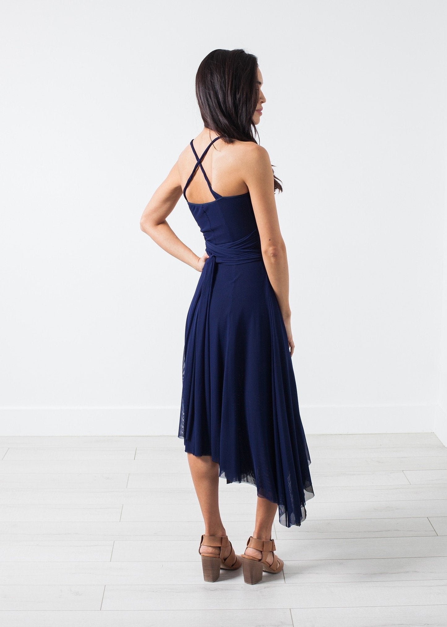 Robe de soirée froncée en bleu marine