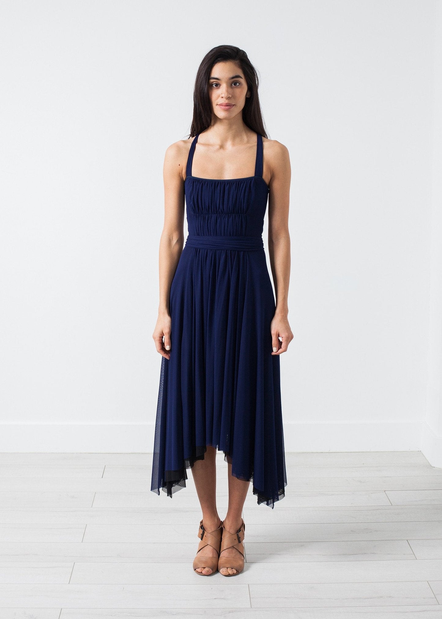 Robe de soirée froncée en bleu marine