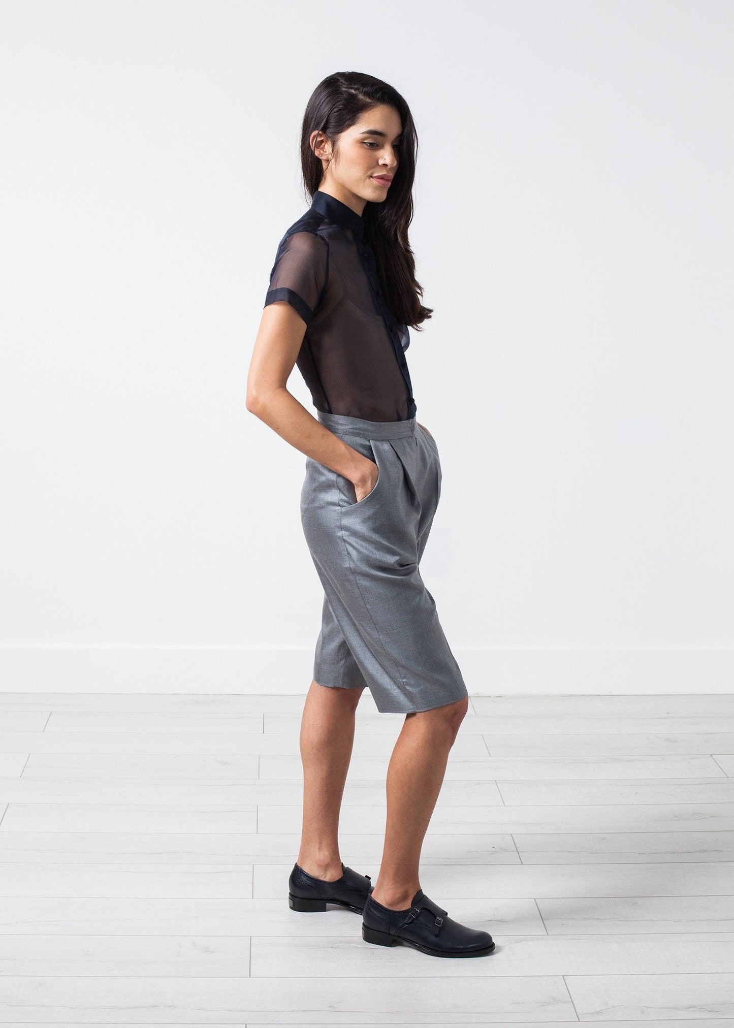 Seidenshorts in Grau