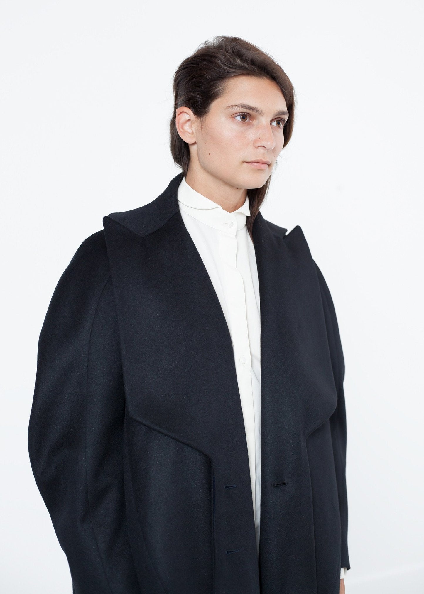 Shahmeena Cocoon Coat i svart 