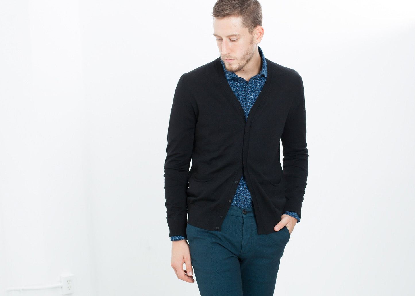Cardigan à patte dissimulée en noir
