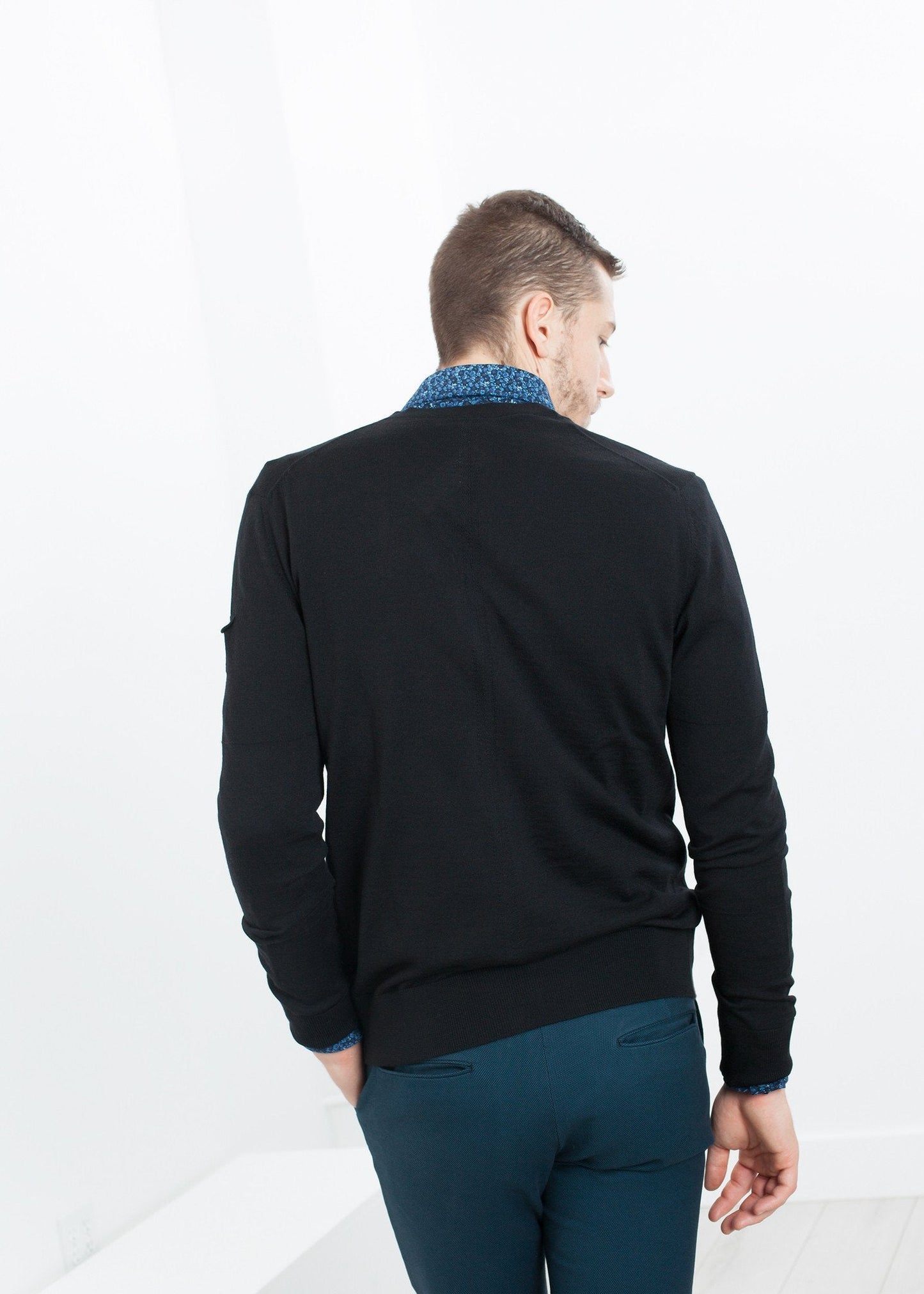 Cardigan à patte dissimulée en noir