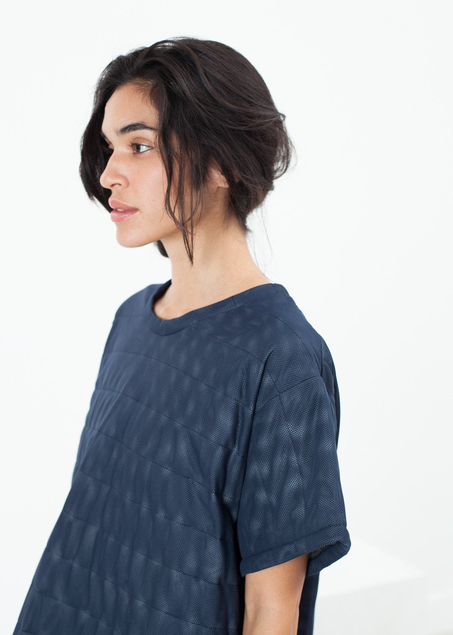 Quiltad t-shirtklänning i mesh i marinblå