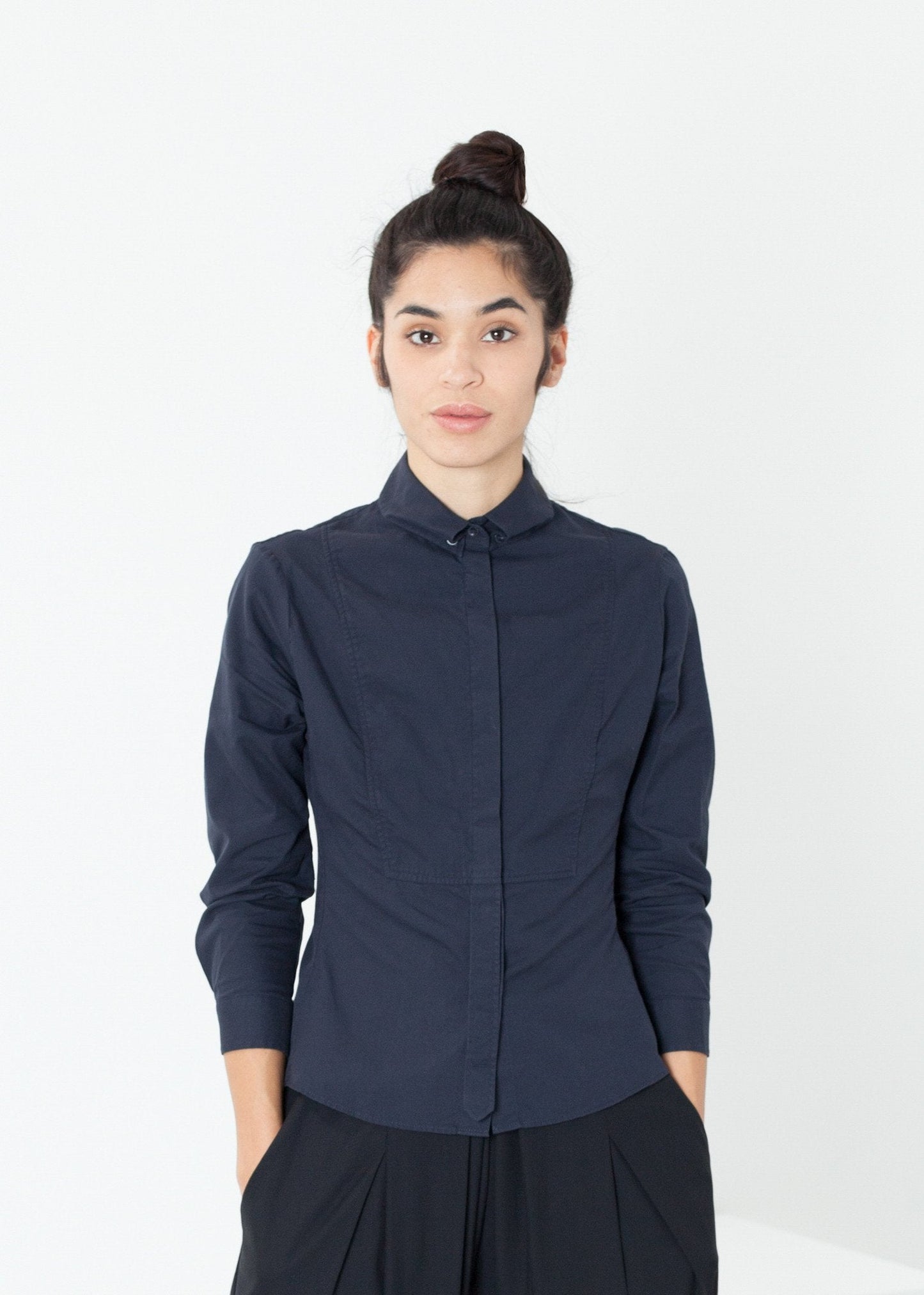 Gefaltetes Tux-Hemd in Marineblau