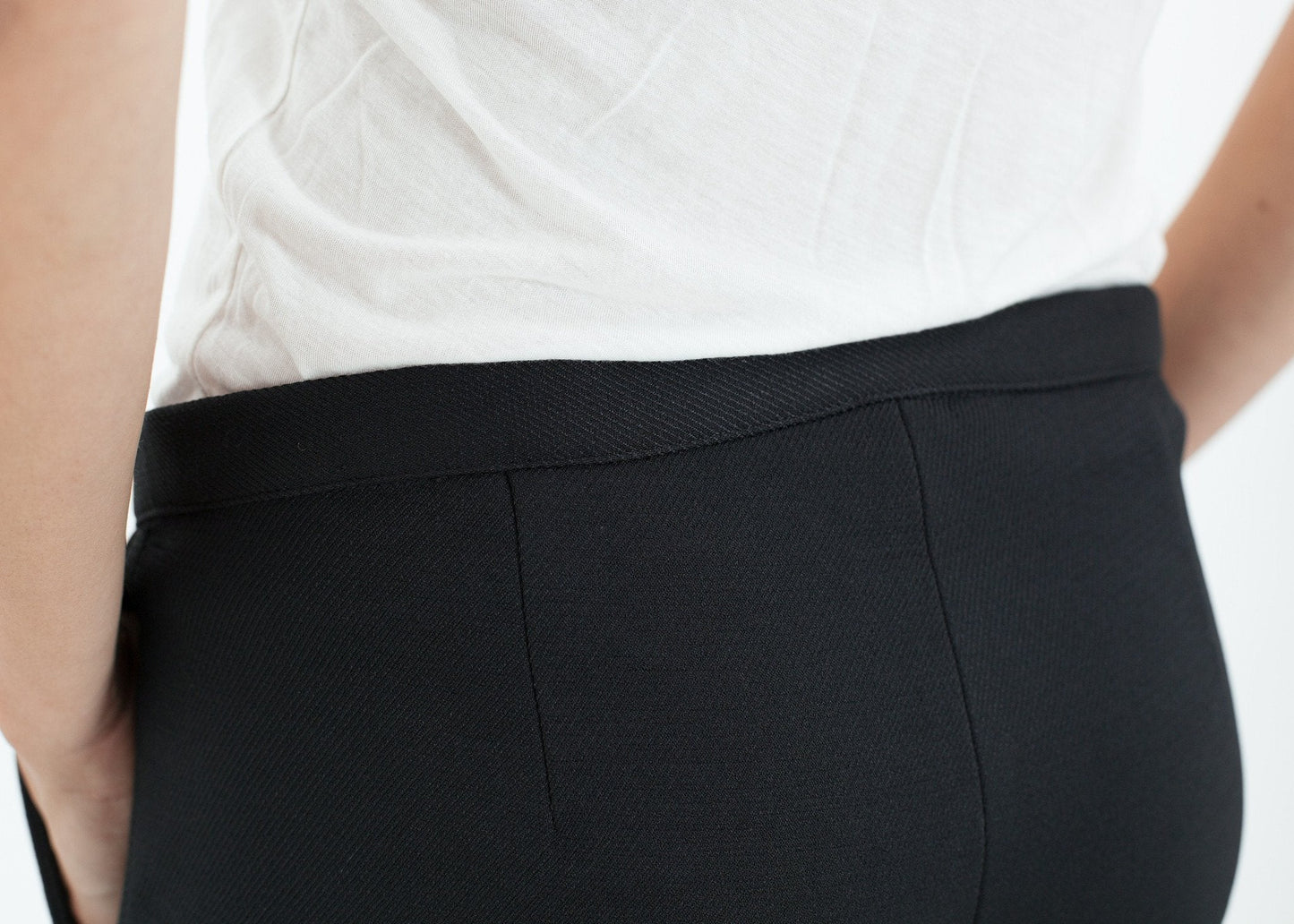 Pantalon slim zip latéral en noir