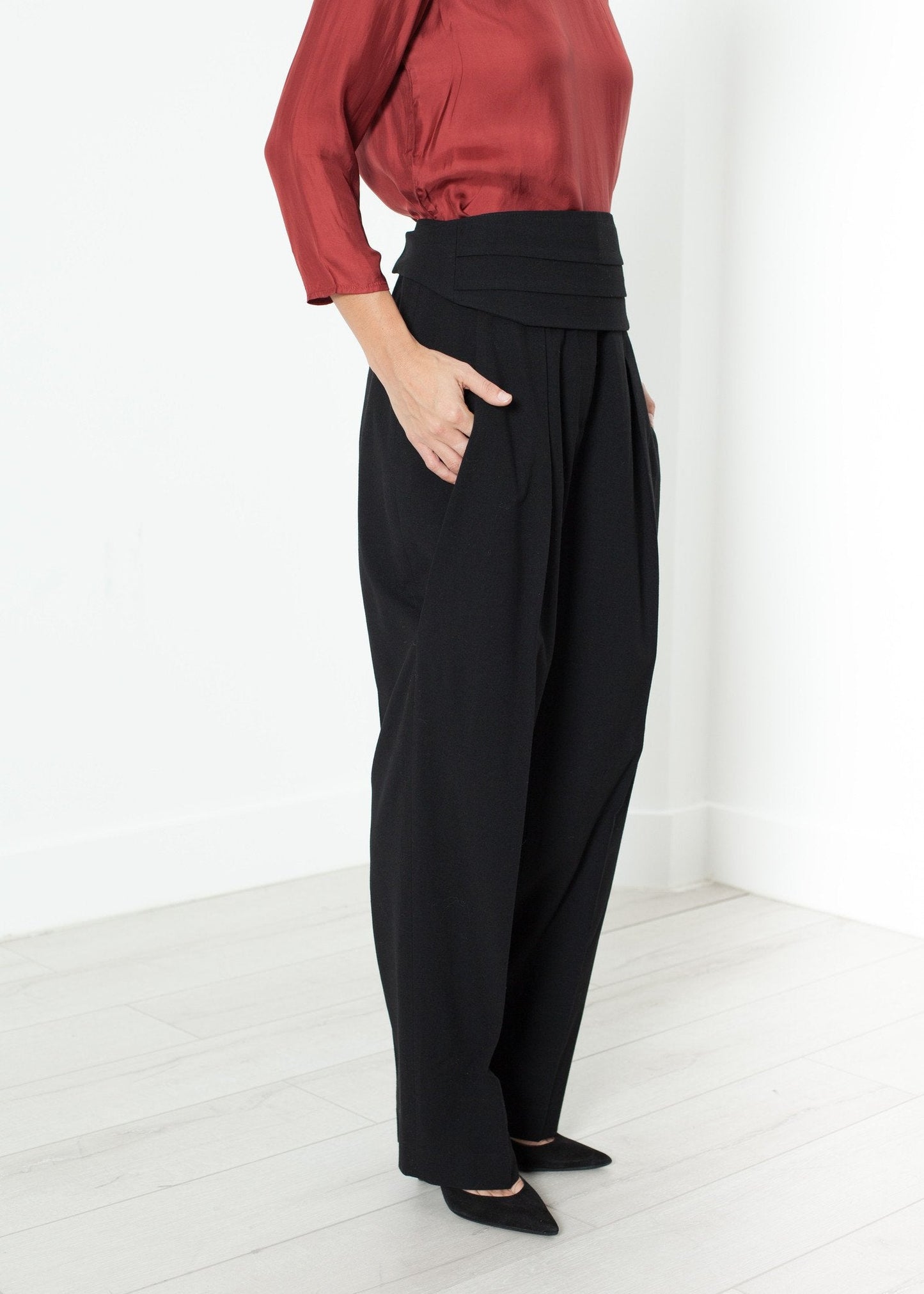 Bundfaltenhose in Schwarz