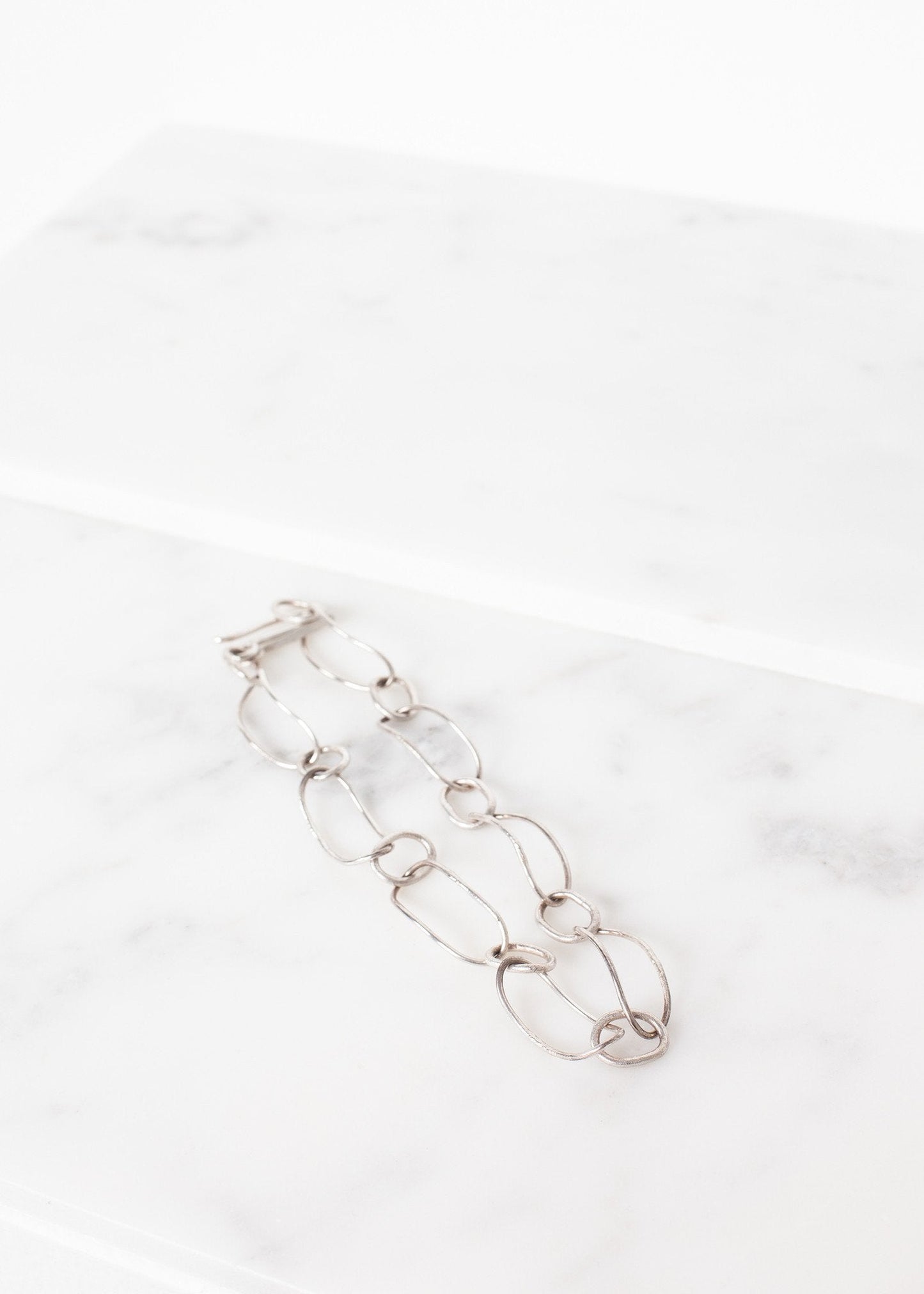 Armband 70 in brüniertem Silber