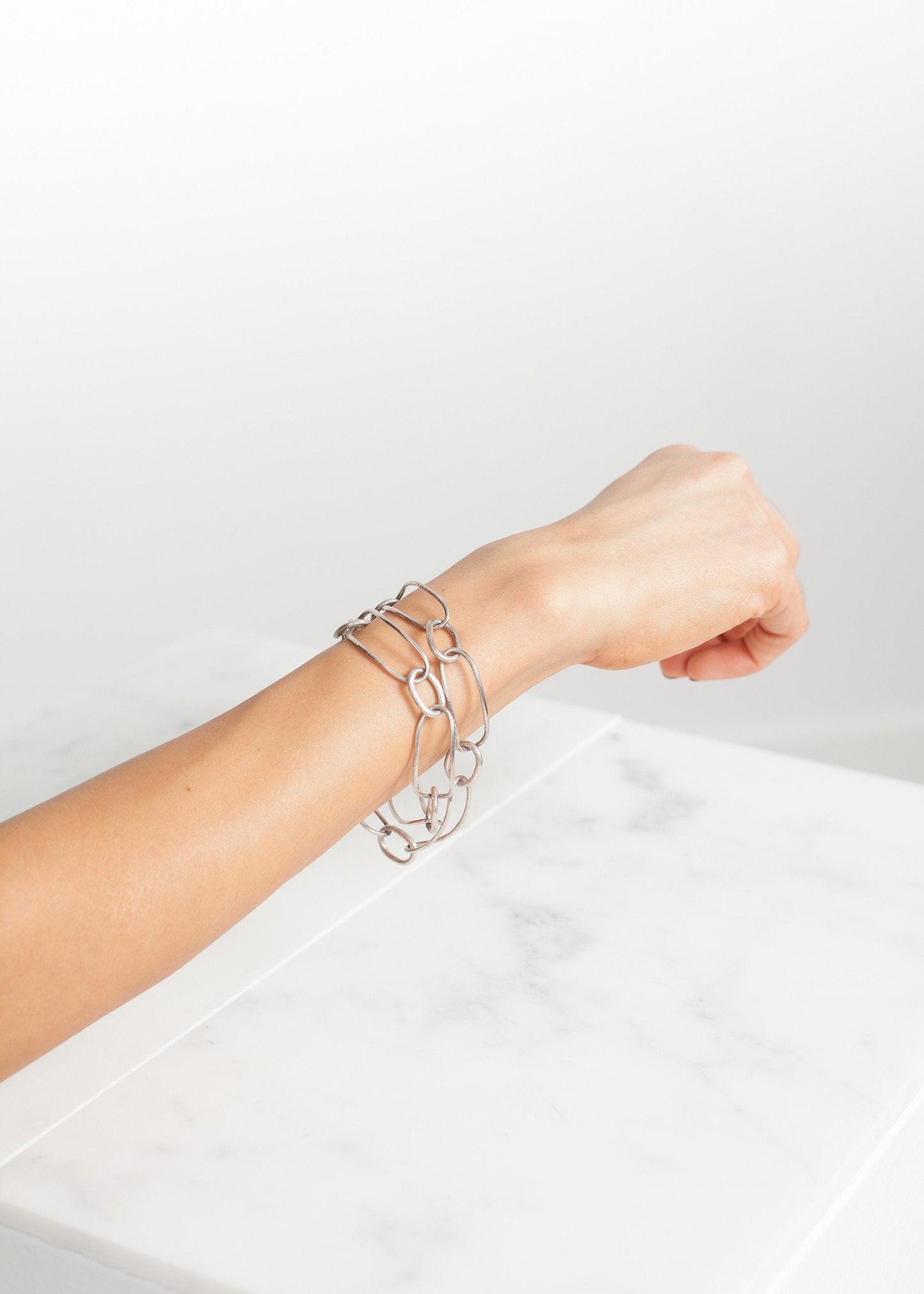 Armband 70 in brüniertem Silber